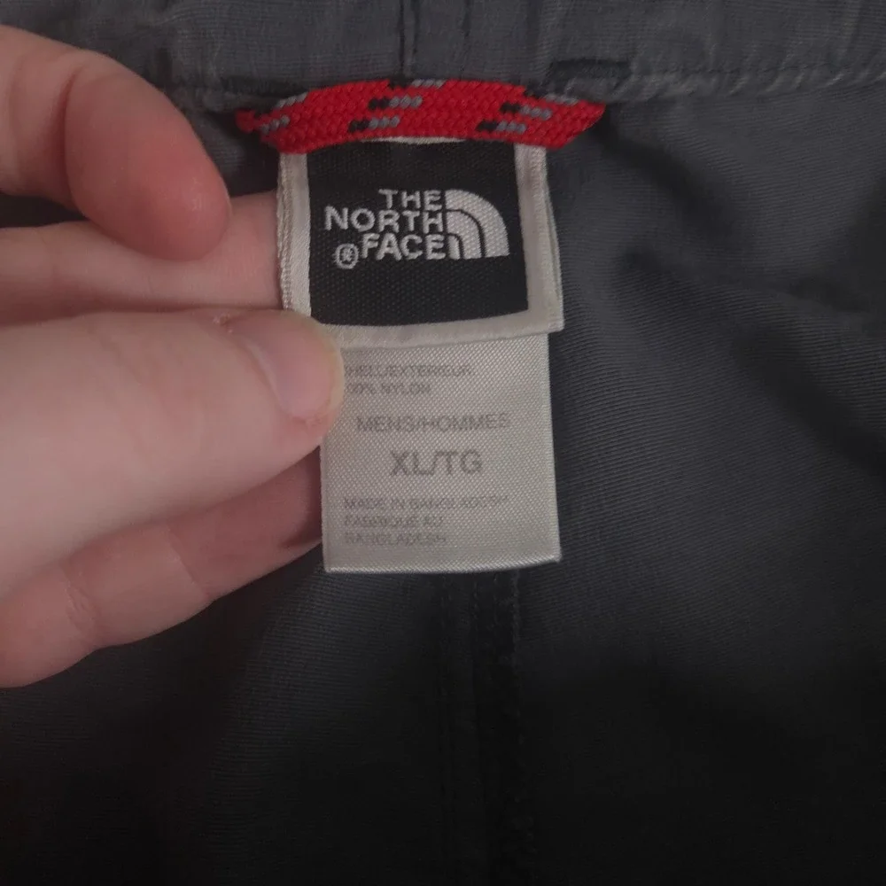 The North Face Shorts Mens XL Gray Nylon Cargo Built In Belt Hiking Utility Camp